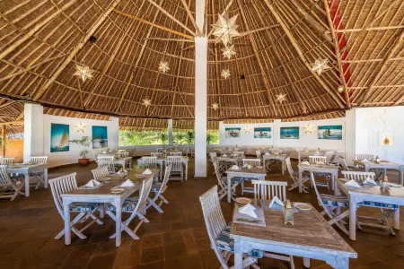 Chale Island Resort Отели в г. Мсамбуэни