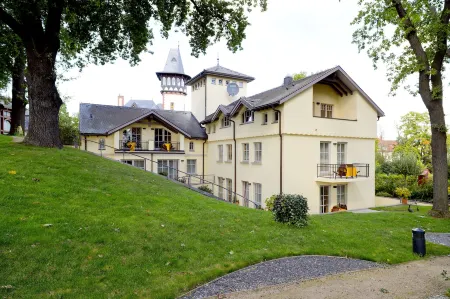 Hotel Villa Monte Vino Отели рядом с достопримечательностью «Потсдамский университет»