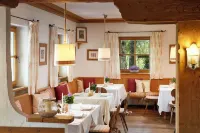 Landsitz Römerhof - Hotel Apartments Hotels in Kitzbuhel