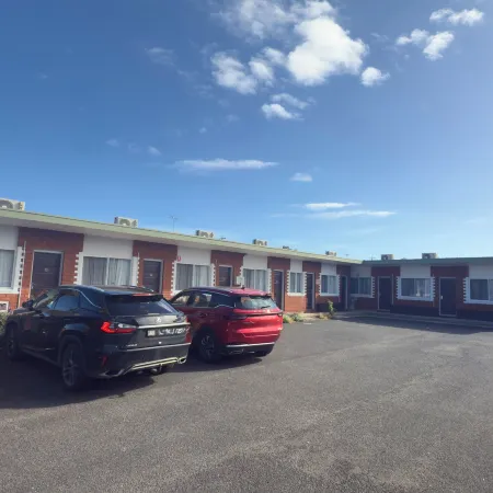 Beachcomber Motel & Apartments