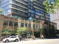 Altitude Suites Bay Street by Teristo Group Hotel a Church and Wellesley