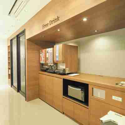 Leo Yu Capsule Hotel Funabashi Dining/Meeting Rooms