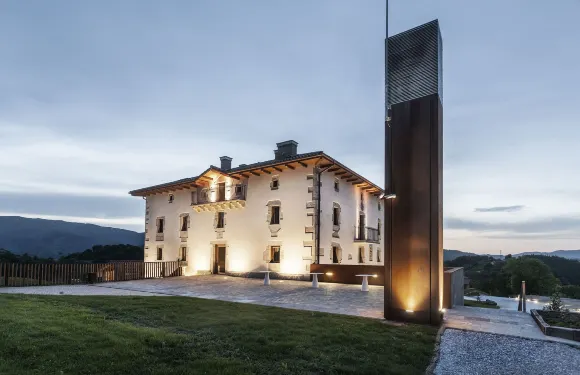 葉薩拉理宮伊裏薩里酒店