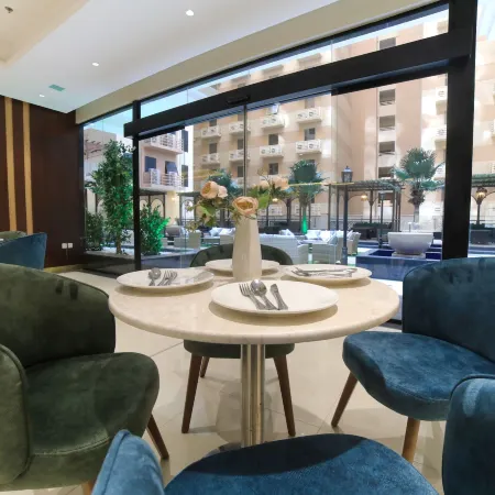 Time Ruba Hotel & Suites Отели рядом с достопримечательностью «Мечеть E Taneem»