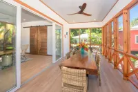 Casa Coral and Casa Palmera 4 Bedroom Home by RedAwning