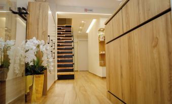 Petite Maison Hermes Center