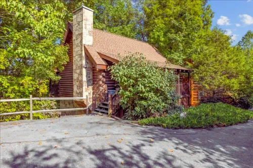 Mountain Cabin with Hot Tub, Pool Table & Fire Pit - บ้านพักหลังเล็ก