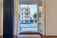 JOIVY Bright 2BR flat, moments from the beach