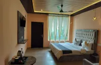Ganeshwaram Hotel & Restaurant, Bhowali, Nainital - parking