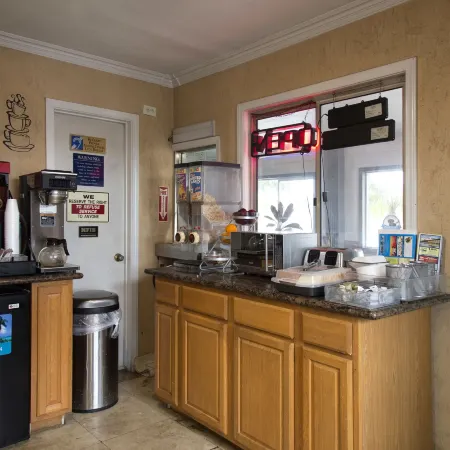 Harbor Inn & Suites Oceanside