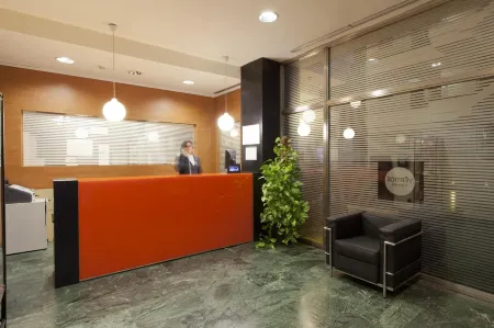 Apartamentos Vértice Sevilla Aljarafe Отели рядом с достопримечательностью «SALA FANTASIA»