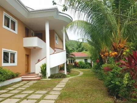 Praslin Paradise Отели рядом с достопримечательностью «Ансе Лацио»