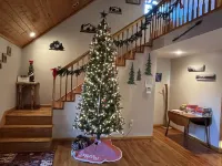 Smoky Mountain Getaway 3 Bedroom Cabin by RedAwning