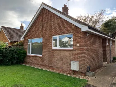 3-Bed Bungalow near Hayling Island Sailing Club Hotels near The Kench, Hayling Island
