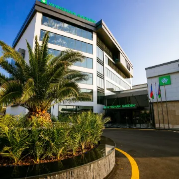 Wyndham Garden Baku Отели рядом с достопримечательностью «Крепость Рамана»