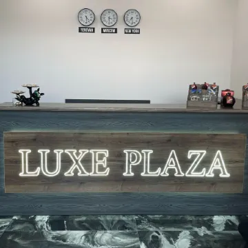 Luxe Plaza Hotel near EVN Zvartnots airport Отели в г. Паракар