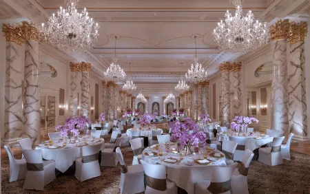 Four Seasons Hotel Baku Отели рядом с достопримечательностью «Дворец Ширваншахов»