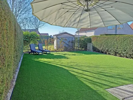 Cosy Bungalow Near the Beach