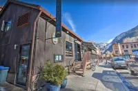 Sunny Views and Full Kitchen Amenities - Charming Escape Hotels near Bootdoctors