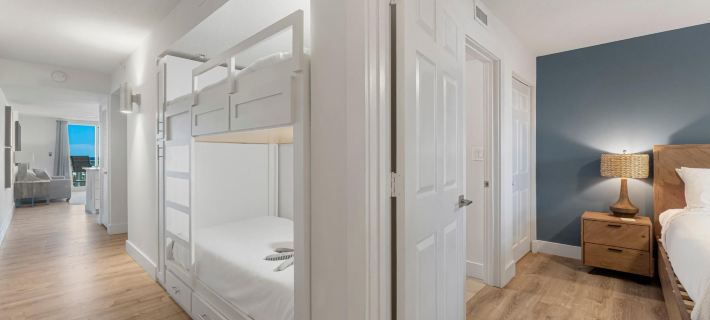 Pelican Beach Resort by Panhandle Getaways Отели в г. Дестин