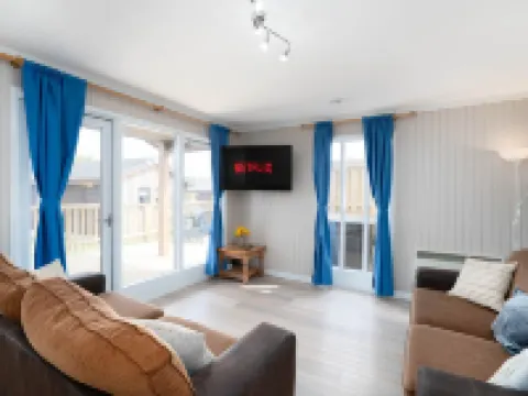 3Bed Lodge - Hot Tub - by Holiday Homes Hotels in Kirn