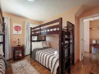 Spacious 6-bedroom Pocono Home with Hot Tub, Game and Theater rooms, Fire Pit! Hotels in Tunkhannock Township