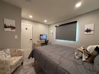 Modern 2-bedroom/2-bath condo with WiFi, AC with Mountain View