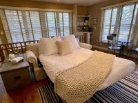 Stunning Home w Assoc Pool, Private Hot Tub. Walk to Lake, Restaurants,Brewery