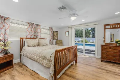10Min to Beach - Heated Pool Nov-April -  Chef's Kitchen. 2 Night minimum stay.