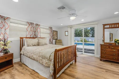 10Min to Beach - Heated Pool Nov-April -  Chef's Kitchen. 2 Night minimum stay.