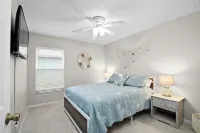 Lakefront Bradenton with Heated Pool, WiFi, Fitness Room, Resort-Style Amenities Hotels near Walmart Supercenter