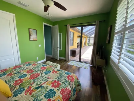 Spacious Waterfront 4+ bedroom Pool Home in delightful Rotonda West, FL