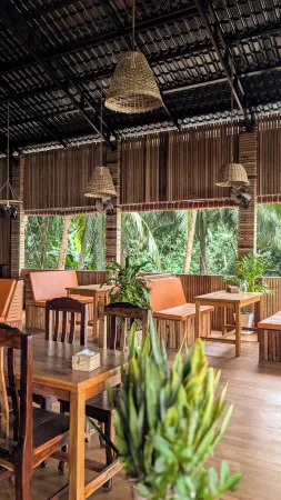 Skybar Отели рядом с достопримечательностью «Као Тауч Бич»