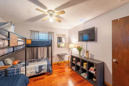 3br Cottage in Lansing bordering the New River Gorge National Park and Preserve