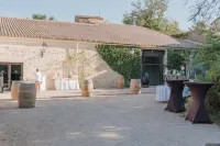 Domaine du Prieuré d'Estagel Chambres d'hôtes Hotels in Vauvert