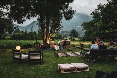 Hostal Cal Franciscó Отели рядом с достопримечательностью «Cova d'Anes»