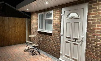 Luxury Detached Studio Apartment in Luton