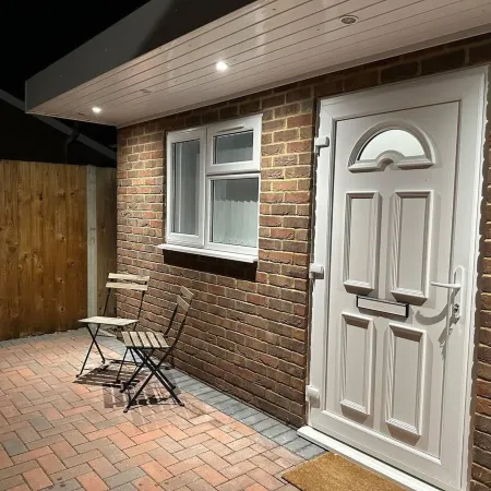 Studio - Sleeps 2 - Parking - Wifi