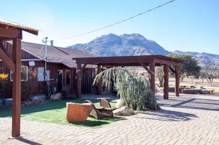 Zebra Rustic Retreat 3BR Home on Zebra Ranch