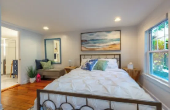 Walking distance to Navy Stadium! No cleaning fees!