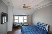 Spacious Vermilion House on the Lake