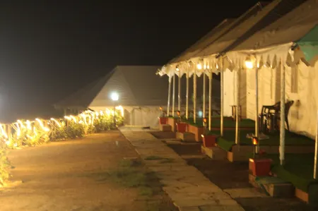 Billing View Camp and Mud Houses,Bir