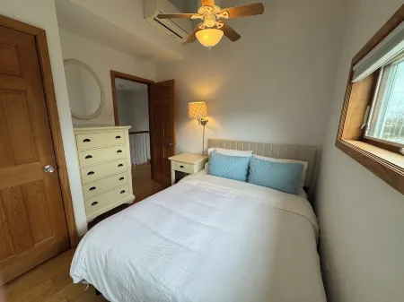 Seabreeze #3: Cozy Cottage by the Beach