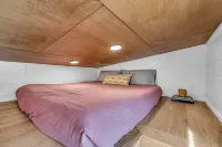 New Modern & Private Tiny Home on 21 acres