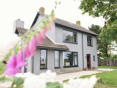 Spacious Villa with Garden