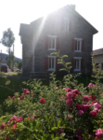 New renovated gite located less than 100 m from the lake, 80 €/nuit outside holidays