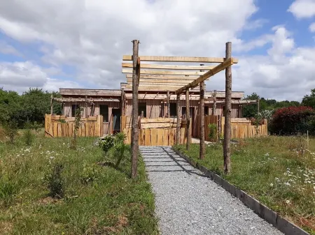 Studio des Pêchers Отели рядом с достопримечательностью «Circus In Track Stey»