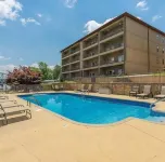 Smith Lake Condo with Pool 3bd/2bath