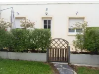 Charming little house entirely renovated 200 m from the port Hôtels à proximité de : Camping Capfun Joncal