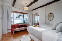 Orca Point Beachfront Suite: Enjoy Your Private Beach Seconds Outside Your Door!